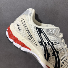 ASICS亚瑟士 GEL‑KAYANO 12.1 复古跑鞋 鞋面透气工程网布搭配合成革支撑框架,透气性良好,鞋身线条硬朗 ASICS亚瑟士 GEL‑KAYANO 12.1 复古跑鞋 鞋面透气工程网布搭配合成革支撑框架,透气性良好,鞋身线条硬朗