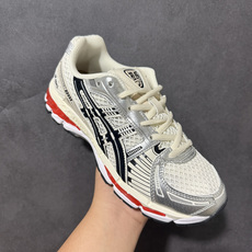ASICS亚瑟士 GEL‑KAYANO 12.1 复古跑鞋 鞋面透气工程网布搭配合成革支撑框架,透气性良好,鞋身线条硬朗 ASICS亚瑟士 GEL‑KAYANO 12.1 复古跑鞋 鞋面透气工程网布搭配合成革支撑框架,透气性良好,鞋身线条硬朗