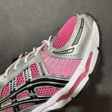 ASICS亚瑟士 GEL‑KAYANO 12.1 复古跑鞋 鞋面透气工程网布搭配合成革支撑框架,透气性良好,鞋身线条硬朗 ASICS亚瑟士 GEL‑KAYANO 12.1 复古跑鞋 鞋面透气工程网布搭配合成革支撑框架,透气性良好,鞋身线条硬朗