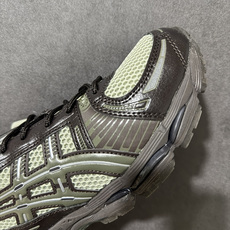 ASICS亚瑟士 GEL‑KAYANO 12.1 复古跑鞋 鞋面透气工程网布搭配合成革支撑框架,透气性良好,鞋身线条硬朗 ASICS亚瑟士 GEL‑KAYANO 12.1 复古跑鞋 鞋面透气工程网布搭配合成革支撑框架,透气性良好,鞋身线条硬朗