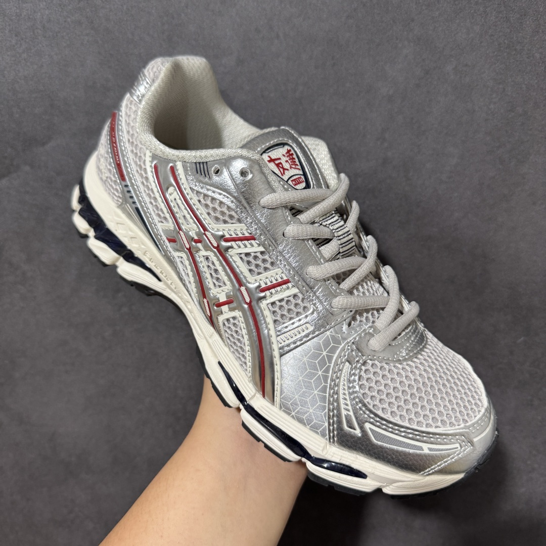ASICS亚瑟士 GEL‑KAYANO 12.1 复古跑鞋 鞋面透气工程网布搭配合成革支撑框架，透气性良好，鞋身线条硬朗