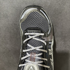 ASICS亚瑟士 GEL‑KAYANO 12.1 复古跑鞋 鞋面透气工程网布搭配合成革支撑框架,透气性良好,鞋身线条硬朗 ASICS亚瑟士 GEL‑KAYANO 12.1 复古跑鞋 鞋面透气工程网布搭配合成革支撑框架,透气性良好,鞋身线条硬朗
