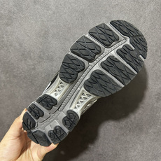 ASICS亚瑟士 GEL‑KAYANO 12.1 复古跑鞋 鞋面透气工程网布搭配合成革支撑框架,透气性良好,鞋身线条硬朗 ASICS亚瑟士 GEL‑KAYANO 12.1 复古跑鞋 鞋面透气工程网布搭配合成革支撑框架,透气性良好,鞋身线条硬朗