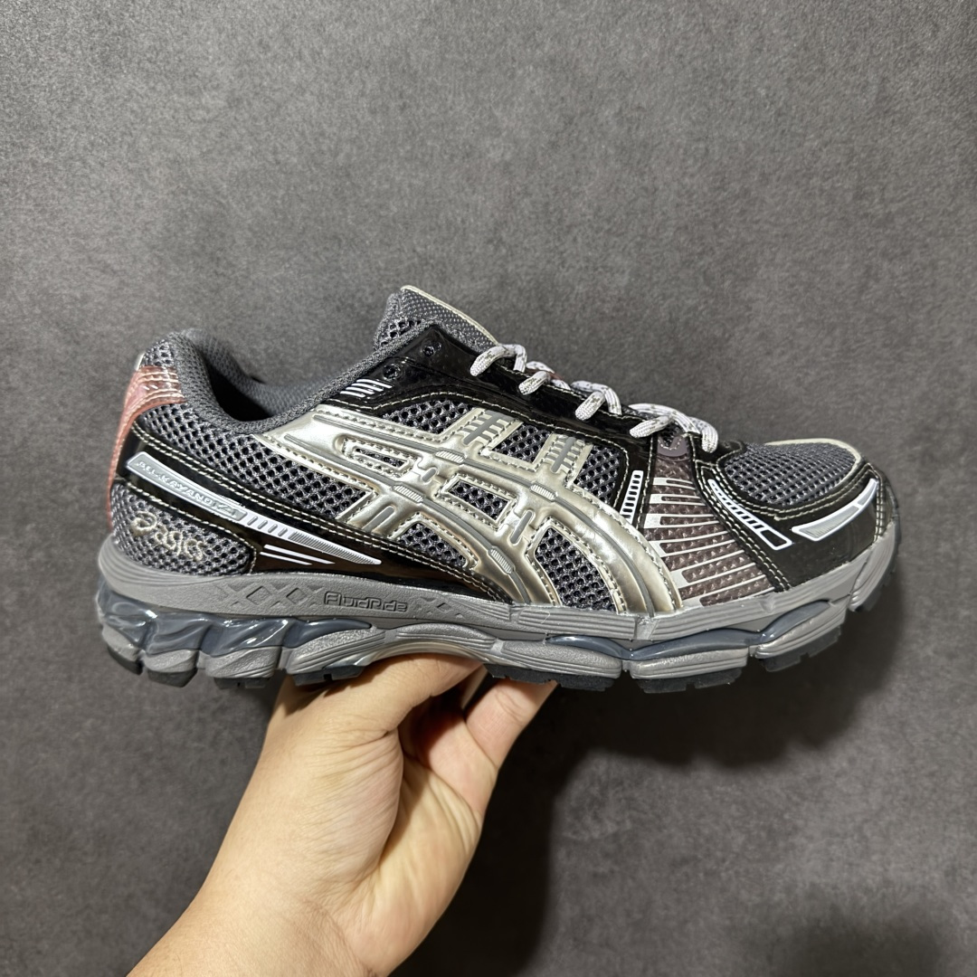ASICS亚瑟士 GEL‑KAYANO 12.1 复古跑鞋 鞋面透气工程网布搭配合成革支撑框架，透气性良好，鞋身线条硬朗