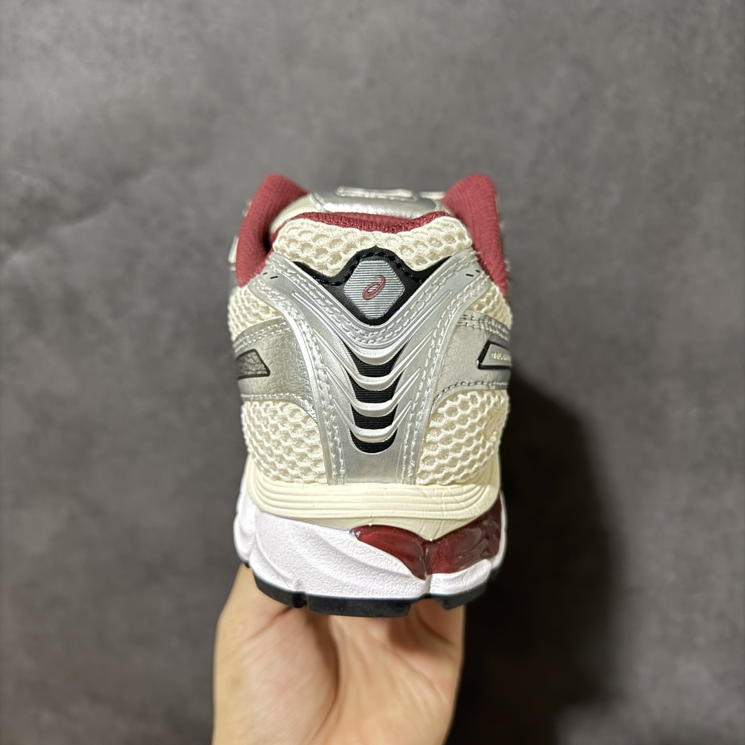 ASICS亚瑟士 GEL‑KAYANO 12.1 复古跑鞋 鞋面透气工程网布搭配合成革支撑框架，透气性良好，鞋身线条硬朗