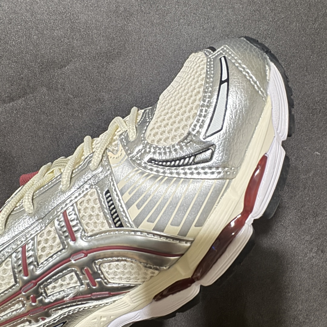 ASICS亚瑟士 GEL‑KAYANO 12.1 复古跑鞋 鞋面透气工程网布搭配合成革支撑框架，透气性良好，鞋身线条硬朗