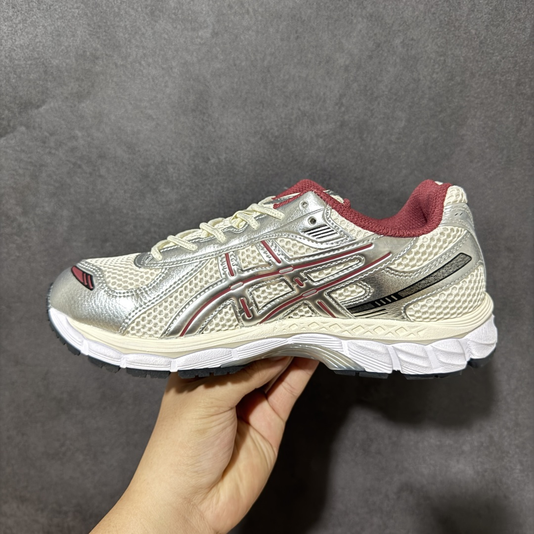 ASICS亚瑟士 GEL‑KAYANO 12.1 复古跑鞋 鞋面透气工程网布搭配合成革支撑框架，透气性良好，鞋身线条硬朗