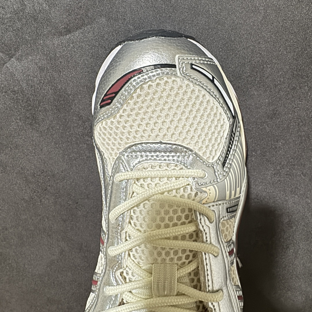 ASICS亚瑟士 GEL‑KAYANO 12.1 复古跑鞋 鞋面透气工程网布搭配合成革支撑框架，透气性良好，鞋身线条硬朗