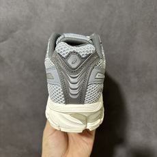 ASICS亚瑟士 GEL‑KAYANO 12.1 复古跑鞋 鞋面透气工程网布搭配合成革支撑框架,透气性良好,鞋身线条硬朗 ASICS亚瑟士 GEL‑KAYANO 12.1 复古跑鞋 鞋面透气工程网布搭配合成革支撑框架,透气性良好,鞋身线条硬朗