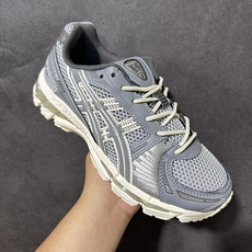 ASICS亚瑟士 GEL‑KAYANO 12.1 复古跑鞋 鞋面透气工程网布搭配合成革支撑框架,透气性良好,鞋身线条硬朗 ASICS亚瑟士 GEL‑KAYANO 12.1 复古跑鞋 鞋面透气工程网布搭配合成革支撑框架,透气性良好,鞋身线条硬朗