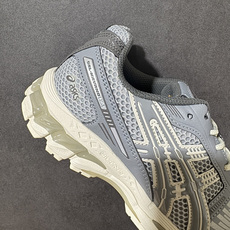 ASICS亚瑟士 GEL‑KAYANO 12.1 复古跑鞋 鞋面透气工程网布搭配合成革支撑框架,透气性良好,鞋身线条硬朗 ASICS亚瑟士 GEL‑KAYANO 12.1 复古跑鞋 鞋面透气工程网布搭配合成革支撑框架,透气性良好,鞋身线条硬朗