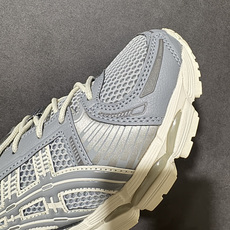 ASICS亚瑟士 GEL‑KAYANO 12.1 复古跑鞋 鞋面透气工程网布搭配合成革支撑框架,透气性良好,鞋身线条硬朗 ASICS亚瑟士 GEL‑KAYANO 12.1 复古跑鞋 鞋面透气工程网布搭配合成革支撑框架,透气性良好,鞋身线条硬朗