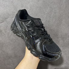 ASICS亚瑟士 GEL‑KAYANO 12.1 复古跑鞋 鞋面透气工程网布搭配合成革支撑框架,透气性良好,鞋身线条硬朗 ASICS亚瑟士 GEL‑KAYANO 12.1 复古跑鞋 鞋面透气工程网布搭配合成革支撑框架,透气性良好,鞋身线条硬朗