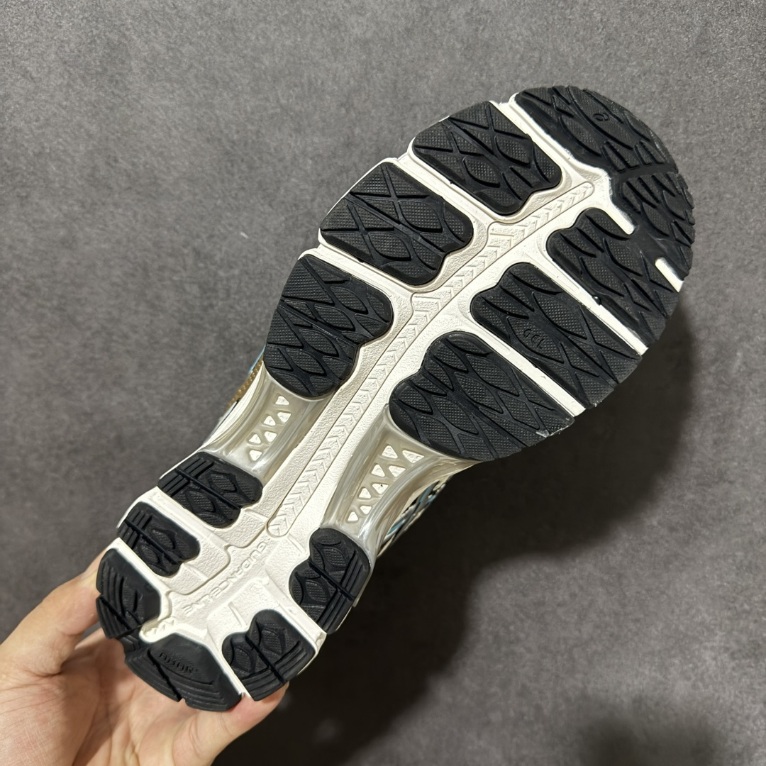 ASICS亚瑟士 GEL‑KAYANO 12.1 复古跑鞋 鞋面透气工程网布搭配合成革支撑框架，透气性良好，鞋身线条硬朗