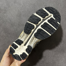 ASICS亚瑟士 GEL‑KAYANO 12.1 复古跑鞋 鞋面透气工程网布搭配合成革支撑框架,透气性良好,鞋身线条硬朗 ASICS亚瑟士 GEL‑KAYANO 12.1 复古跑鞋 鞋面透气工程网布搭配合成革支撑框架,透气性良好,鞋身线条硬朗