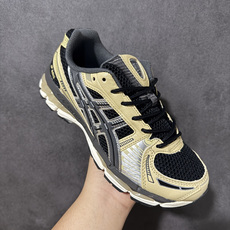 ASICS亚瑟士 GEL‑KAYANO 12.1 复古跑鞋 鞋面透气工程网布搭配合成革支撑框架,透气性良好,鞋身线条硬朗 ASICS亚瑟士 GEL‑KAYANO 12.1 复古跑鞋 鞋面透气工程网布搭配合成革支撑框架,透气性良好,鞋身线条硬朗