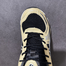 ASICS亚瑟士 GEL‑KAYANO 12.1 复古跑鞋 鞋面透气工程网布搭配合成革支撑框架,透气性良好,鞋身线条硬朗 ASICS亚瑟士 GEL‑KAYANO 12.1 复古跑鞋 鞋面透气工程网布搭配合成革支撑框架,透气性良好,鞋身线条硬朗