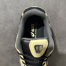 ASICS亚瑟士 GEL‑KAYANO 12.1 复古跑鞋 鞋面透气工程网布搭配合成革支撑框架,透气性良好,鞋身线条硬朗 ASICS亚瑟士 GEL‑KAYANO 12.1 复古跑鞋 鞋面透气工程网布搭配合成革支撑框架,透气性良好,鞋身线条硬朗
