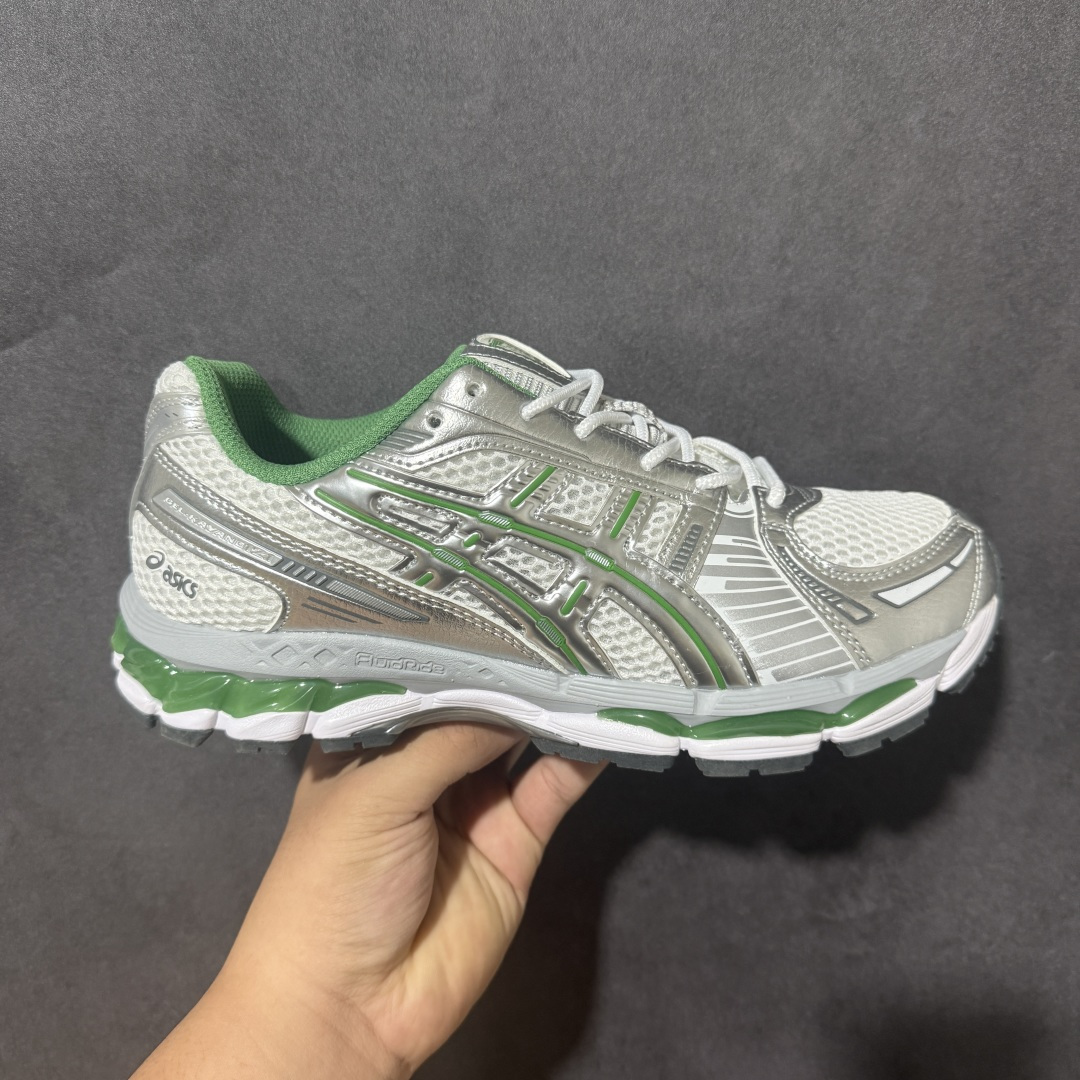 ASICS亚瑟士 GEL‑KAYANO 12.1 复古跑鞋 鞋面透气工程网布搭配合成革支撑框架，透气性良好，鞋身线条硬朗