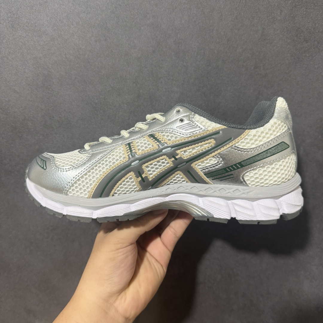 ASICS亚瑟士 GEL‑KAYANO 12.1 复古跑鞋 鞋面透气工程网布搭配合成革支撑框架，透气性良好，鞋身线条硬朗