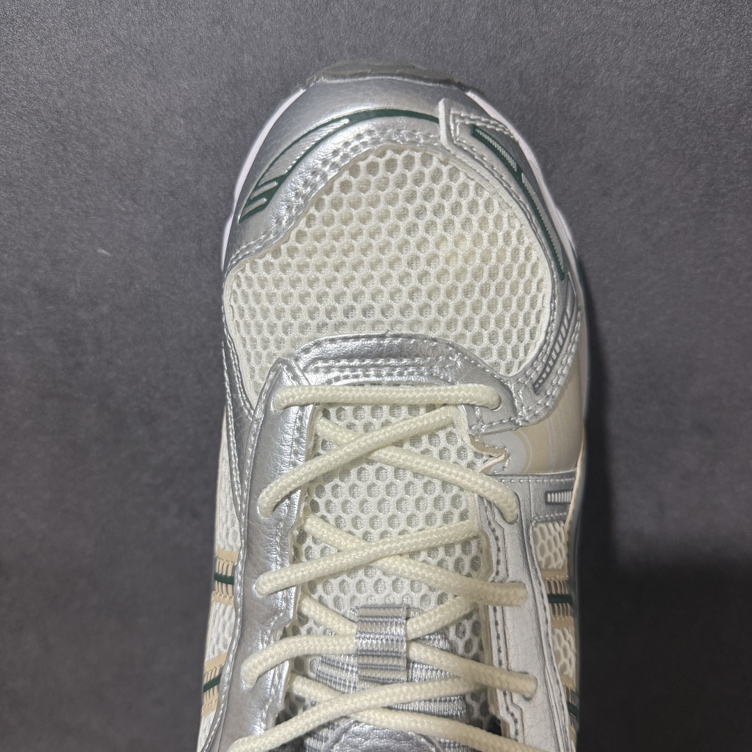 ASICS亚瑟士 GEL‑KAYANO 12.1 复古跑鞋 鞋面透气工程网布搭配合成革支撑框架，透气性良好，鞋身线条硬朗
