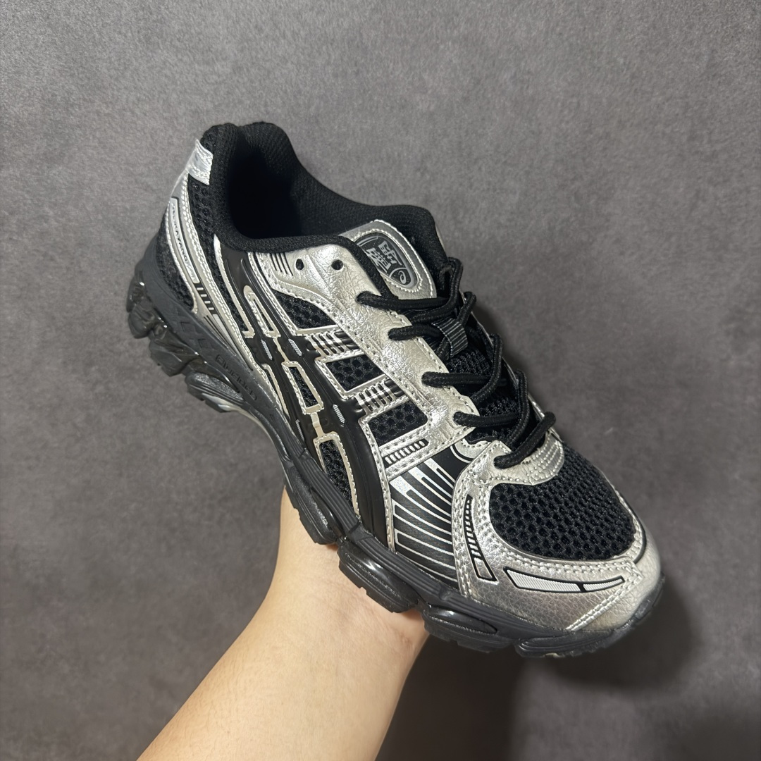 ASICS亚瑟士 GEL‑KAYANO 12.1 复古跑鞋 鞋面透气工程网布搭配合成革支撑框架，透气性良好，鞋身线条硬朗