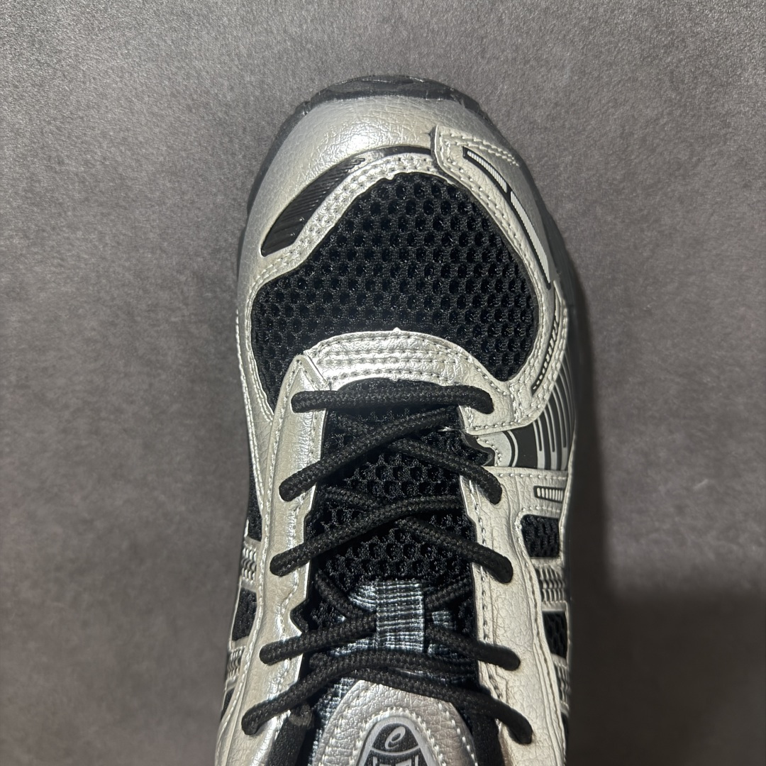 ASICS亚瑟士 GEL‑KAYANO 12.1 复古跑鞋 鞋面透气工程网布搭配合成革支撑框架，透气性良好，鞋身线条硬朗
