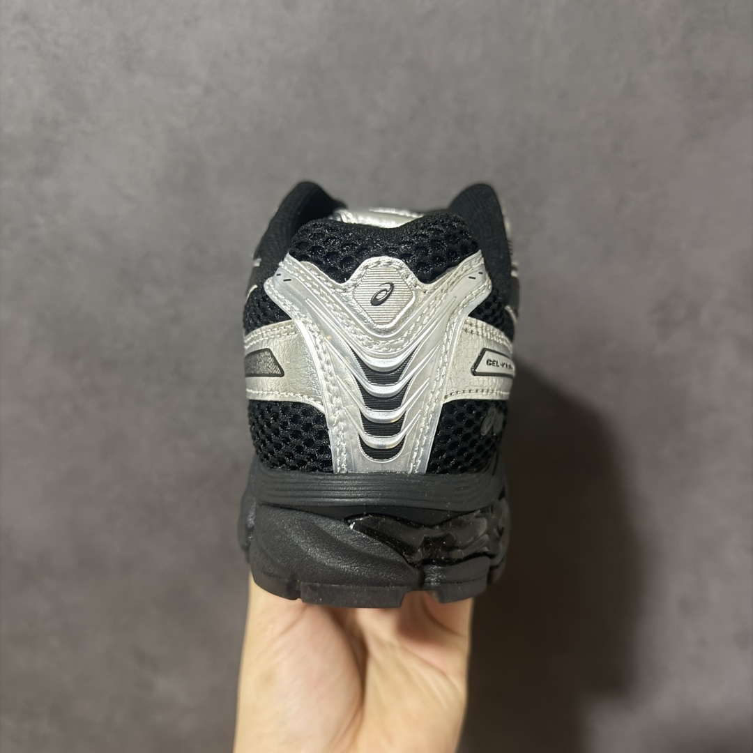 ASICS亚瑟士 GEL‑KAYANO 12.1 复古跑鞋 鞋面透气工程网布搭配合成革支撑框架，透气性良好，鞋身线条硬朗