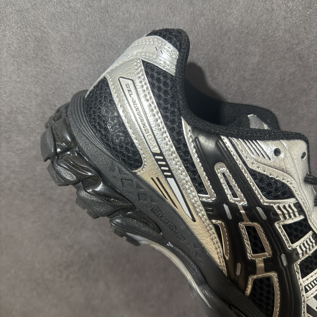 ASICS亚瑟士 GEL‑KAYANO 12.1 复古跑鞋 鞋面透气工程网布搭配合成革支撑框架，透气性良好，鞋身线条硬朗