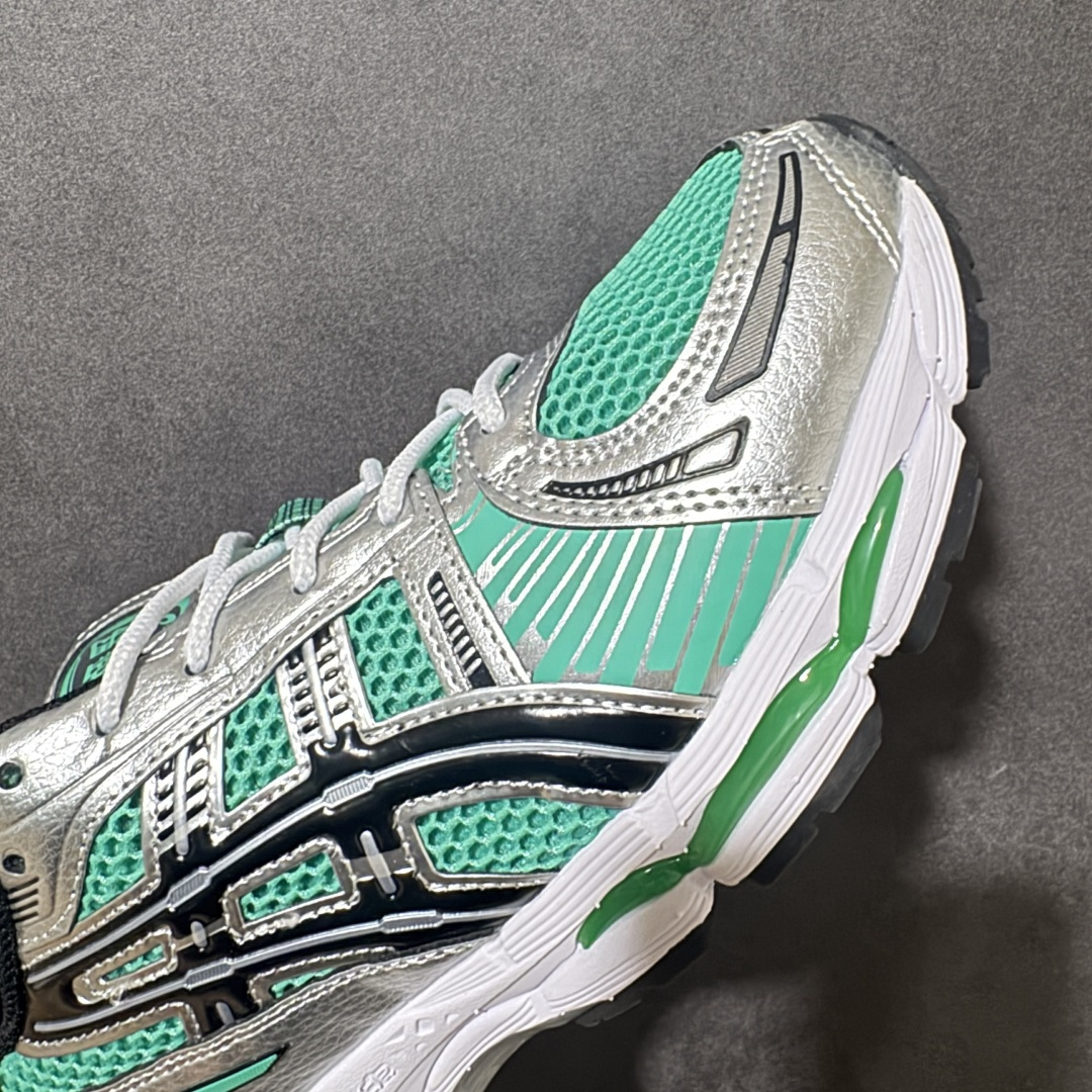 ASICS亚瑟士 GEL‑KAYANO 12.1 复古跑鞋 鞋面透气工程网布搭配合成革支撑框架，透气性良好，鞋身线条硬朗