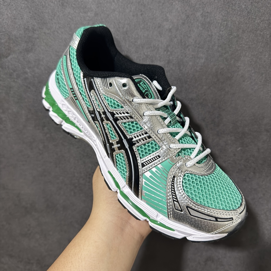ASICS亚瑟士 GEL‑KAYANO 12.1 复古跑鞋 鞋面透气工程网布搭配合成革支撑框架，透气性良好，鞋身线条硬朗