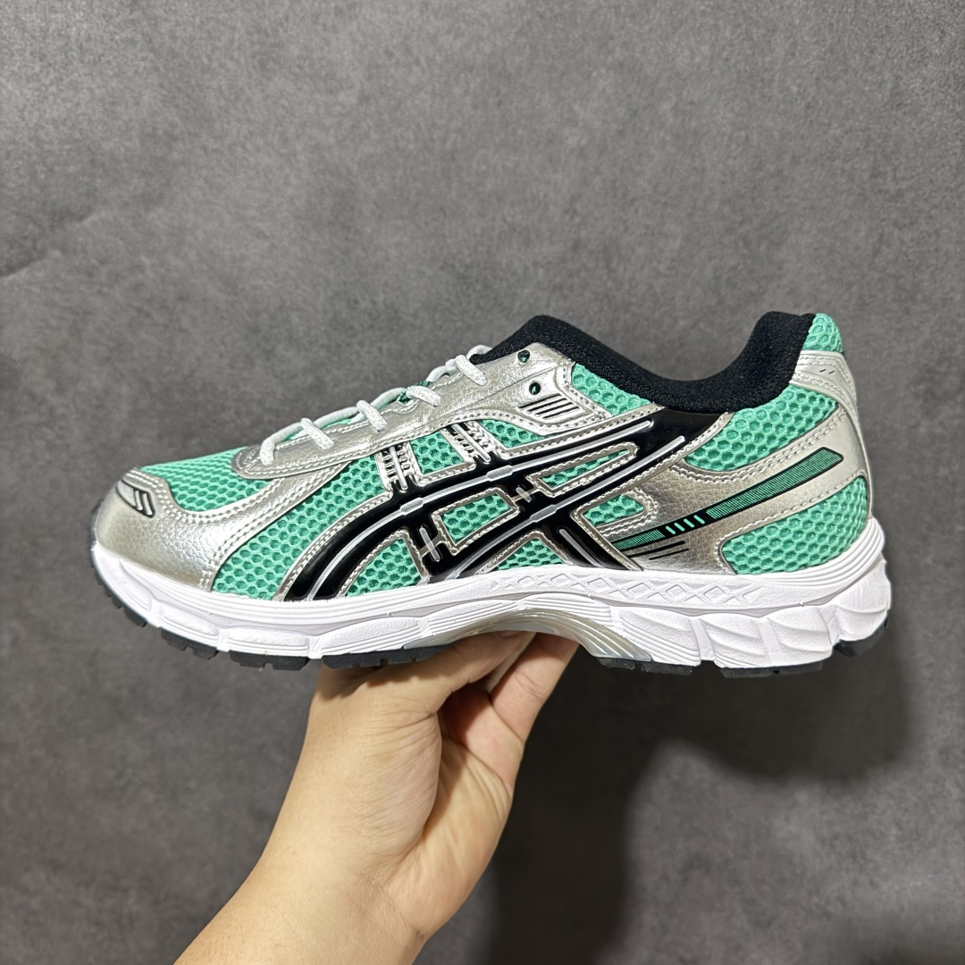 ASICS亚瑟士 GEL‑KAYANO 12.1 复古跑鞋 鞋面透气工程网布搭配合成革支撑框架，透气性良好，鞋身线条硬朗