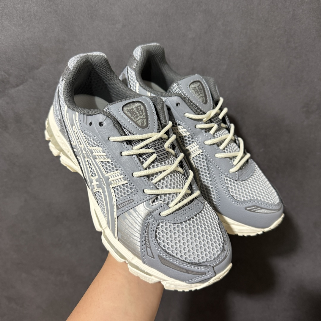 ASICS亚瑟士 GEL‑KAYANO 12.1 复古跑鞋 鞋面透气工程网布搭配合成革支撑框架，透气性良好，鞋身线条硬朗