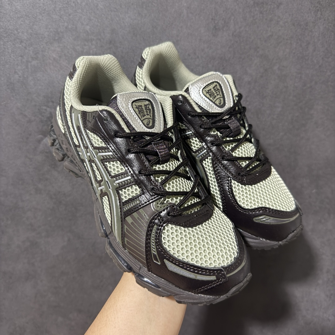 ASICS亚瑟士 GEL‑KAYANO 12.1 复古跑鞋 鞋面透气工程网布搭配合成革支撑框架，透气性良好，鞋身线条硬朗
