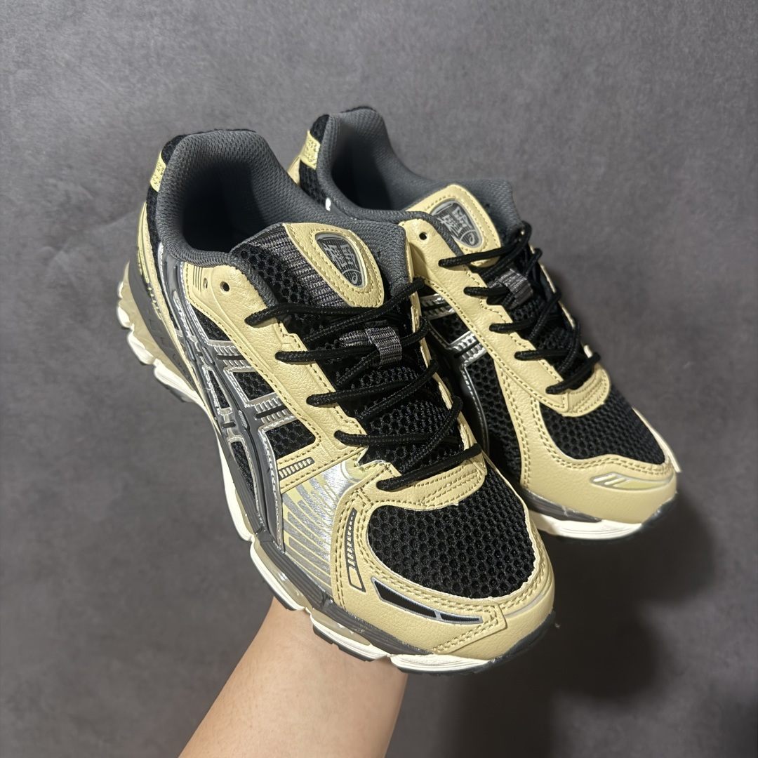 ASICS亚瑟士 GEL‑KAYANO 12.1 复古跑鞋 鞋面透气工程网布搭配合成革支撑框架，透气性良好，鞋身线条硬朗