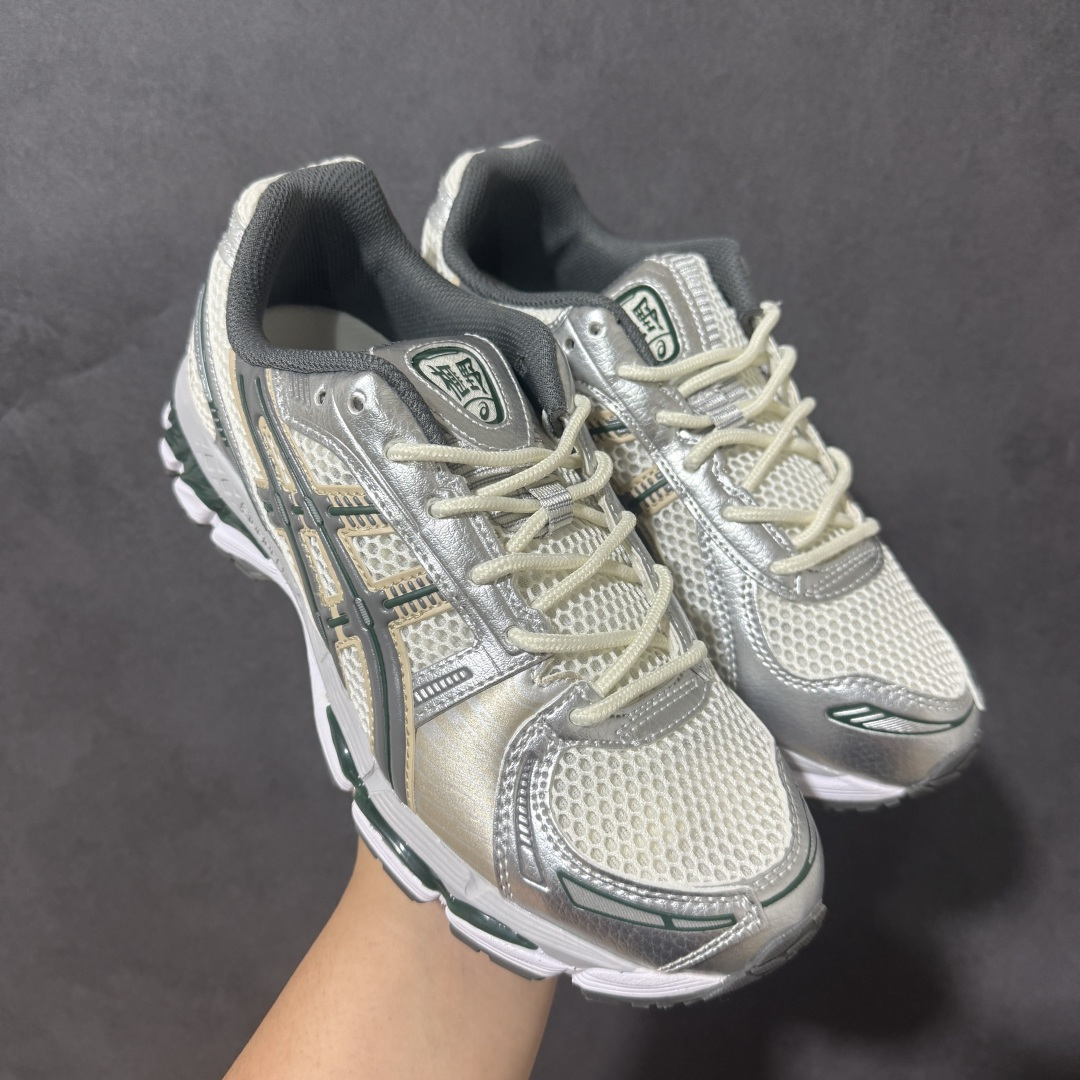 ASICS亚瑟士 GEL‑KAYANO 12.1 复古跑鞋 鞋面透气工程网布搭配合成革支撑框架，透气性良好，鞋身线条硬朗