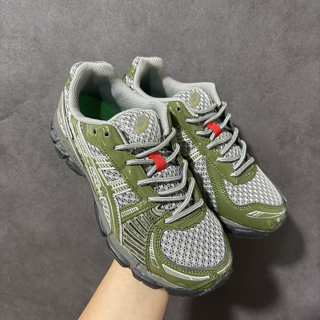 ASICS亚瑟士 GEL‑KAYANO 12.1 复古跑鞋 鞋面透气工程网布搭配合成革支撑框架，透气性良好，鞋身线条硬朗