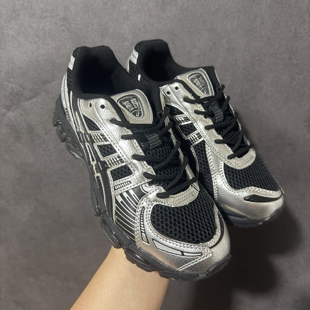 ASICS亚瑟士 GEL‑KAYANO 12.1 复古跑鞋 鞋面透气工程网布搭配合成革支撑框架，透气性良好，鞋身线条硬朗