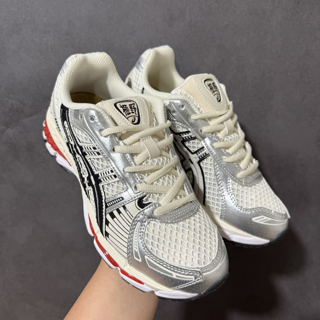 ASICS亚瑟士 GEL‑KAYANO 12.1 复古跑鞋 鞋面透气工程网布搭配合成革支撑框架，透气性良好，鞋身线条硬朗