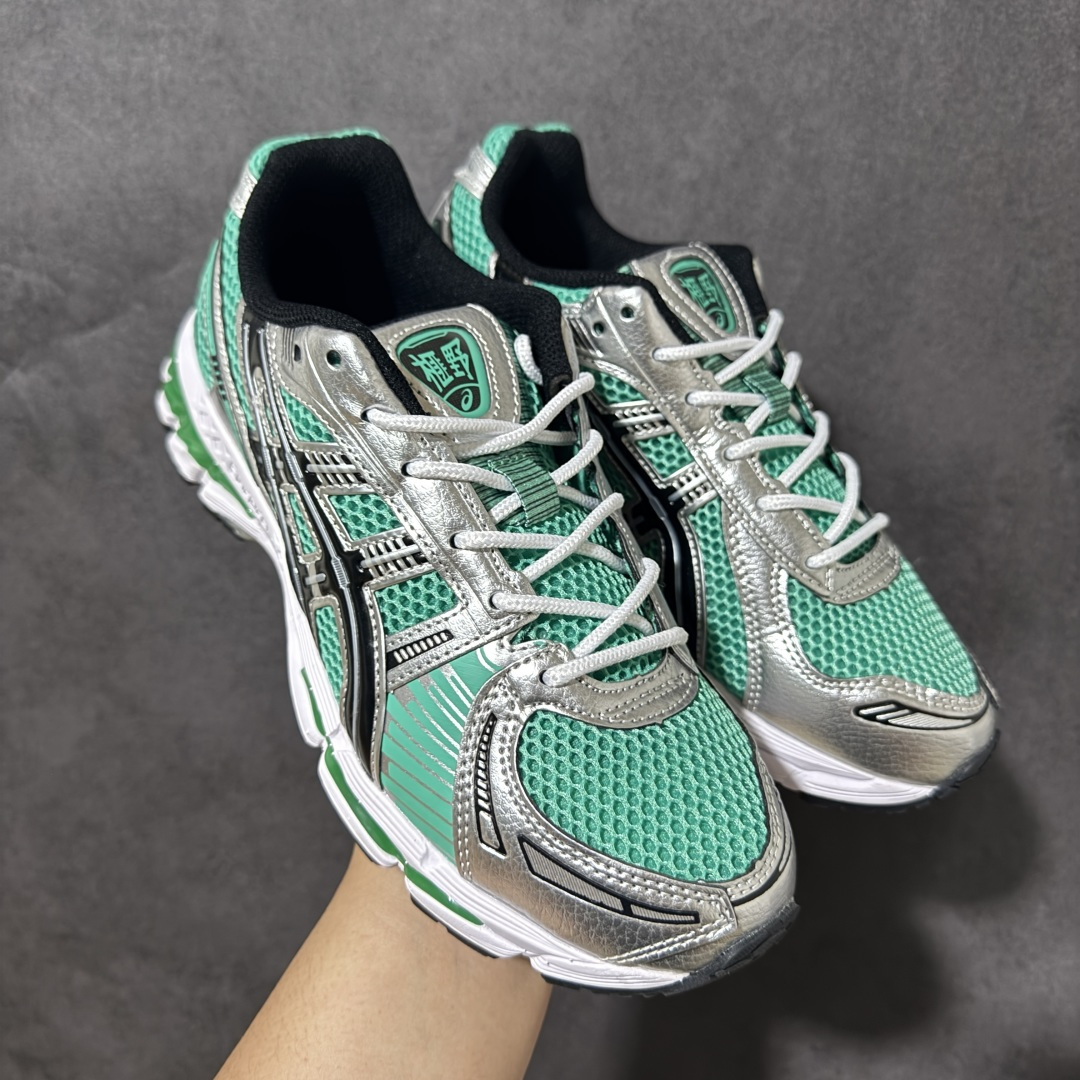 ASICS亚瑟士 GEL‑KAYANO 12.1 复古跑鞋 鞋面透气工程网布搭配合成革支撑框架，透气性良好，鞋身线条硬朗