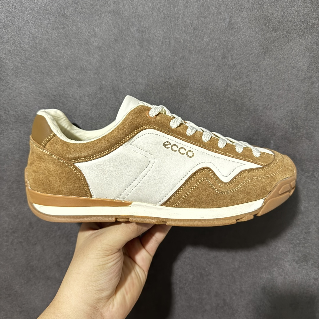 Ecco Biom Aex M 复古休闲跑鞋 鞋面采用优质皮革拼接材质，质感细腻，版型简约大气。搭载品牌特色缓震中底，回