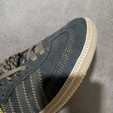 Adidas Samba Og Mule W 复古半拖休闲鞋 鞋面采用细腻翻毛皮材质,保留经典Samba鞋身轮廓,无后跟 Adidas Samba Og Mule W 复古半拖休闲鞋 鞋面采用细腻翻毛皮材质,保留经典Samba鞋身轮廓,无后跟
