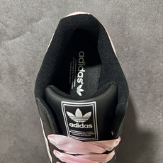 Adidas Superstar Ii J 经典贝壳头休闲板鞋 鞋身采用皮革材质,标志性贝壳头鞋头设计,辨识度拉满。三条 Adidas Superstar Ii J 经典贝壳头休闲板鞋 鞋身采用皮革材质,标志性贝壳头鞋头设计,辨识度拉满。三条