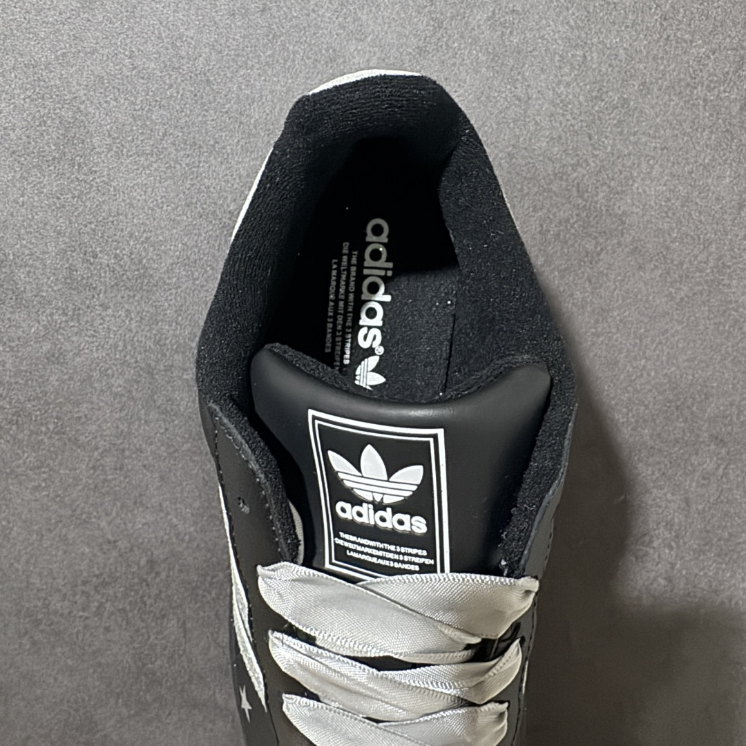 Adidas Superstar Ii J 经典贝壳头休闲板鞋 鞋身采用皮革材质，标志性贝壳头鞋头设计，辨识度拉满。三条