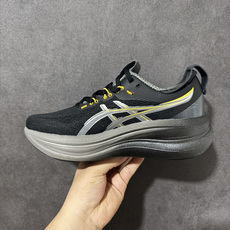 Asics Gel‑Nimbus 28 专业缓震跑鞋 鞋面搭载透气工程网面,轻盈透气不闷脚,配备GEL凝胶缓震科技,缓冲 Asics Gel‑Nimbus 28 专业缓震跑鞋 鞋面搭载透气工程网面,轻盈透气不闷脚,配备GEL凝胶缓震科技,缓冲