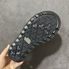 The North Face Borealis Short Boots 户外短靴 鞋身采用耐磨面料打造,版型利落硬朗,具 The North Face Borealis Short Boots 户外短靴 鞋身采用耐磨面料打造,版型利落硬朗,具