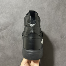 The North Face Borealis Short Boots 户外短靴 鞋身采用耐磨面料打造,版型利落硬朗,具 The North Face Borealis Short Boots 户外短靴 鞋身采用耐磨面料打造,版型利落硬朗,具