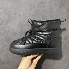 The North Face Borealis Short Boots 户外短靴 鞋身采用耐磨面料打造,版型利落硬朗,具 The North Face Borealis Short Boots 户外短靴 鞋身采用耐磨面料打造,版型利落硬朗,具