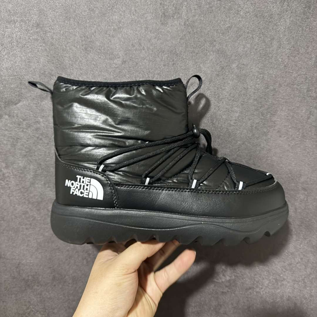 The North Face Borealis Short Boots 户外短靴 鞋身采用耐磨面料打造，版型利落硬朗，具