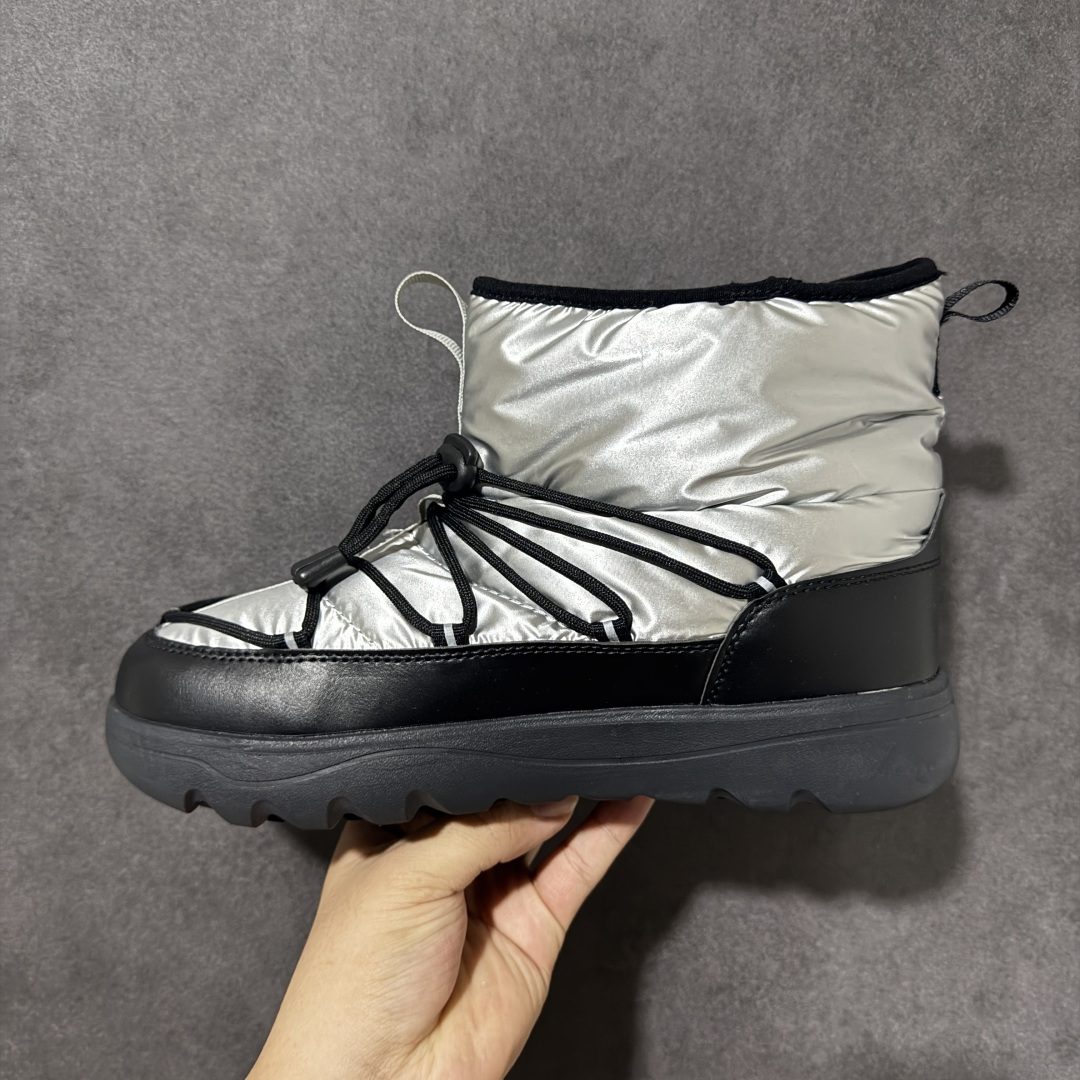 The North Face Borealis Short Boots 户外短靴 鞋身采用耐磨面料打造，版型利落硬朗，具